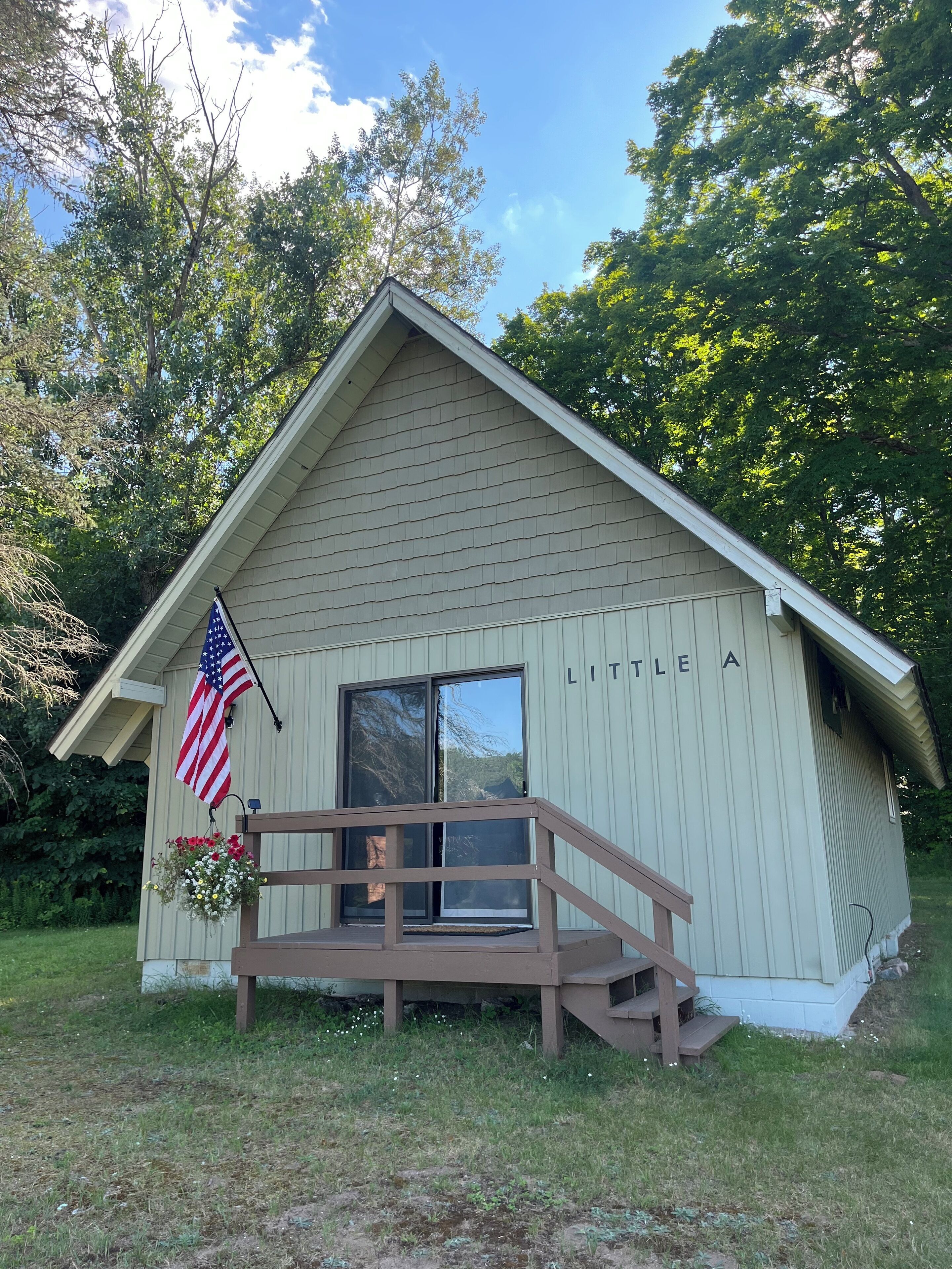 Cozy chalet in marvelous Harrietta with WiFi. On Orv and Snowmobile trails.  