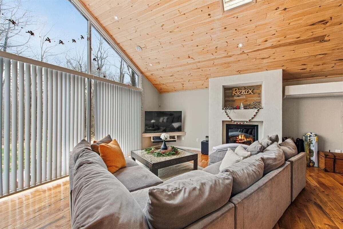 Pocono Scandinavian Cottage By Redawning - Tobyhanna, PA