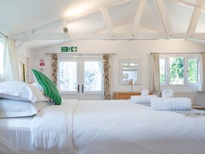 1 Schlafzimmer, Schreibtisch, Reisekinderbett, kostenloses WLAN