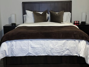 2 bedrooms, iron/ironing board, free WiFi, bed sheets