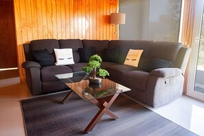 Cabin, 2 Bedrooms (01) | Living area