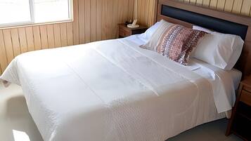 Cabin, 2 Bedrooms (05) | Individually decorated, individually furnished, free WiFi, bed sheets