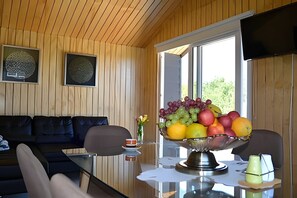 Cabin, 2 Bedrooms (05) | Dining - Oceana Suites Curiñanco (Valdivia)