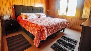 Cabin, 2 Bedrooms (01) | Individually decorated, individually furnished, free WiFi, bed sheets