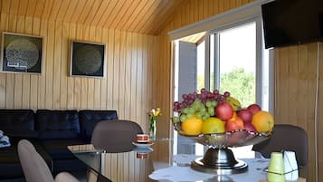 Cabin, 2 Bedrooms (05) | Dining