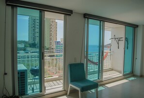 Interior - 3 min to beach apartment, ocean view, terrace, big pool, and AC in Santa Marta (Santa Marta)