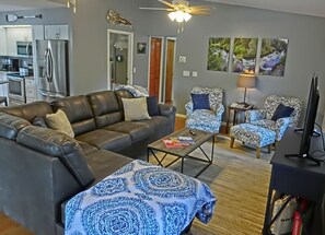 Smart TV - Swim Mat, Kayaks, Fire Pit! PET FRIENDLY - Paddlers Cove - Weeki Wachee River (Weeki Wachee)
