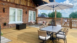 Outdoor dining - Room 2 (sleeps 2) at Chipley's Squareview Inn (Carthage)