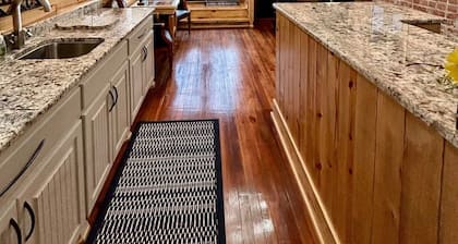 Room 4 (sleeps 2) at Chipley's Squareview Inn