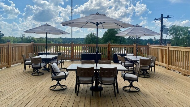 Outdoor dining - Room 7 (sleeps 2) at Chipley's Squareview Inn (Carthage)