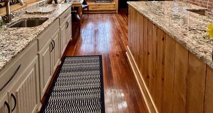 Room 7 (sleeps 2) at Chipley's Squareview Inn