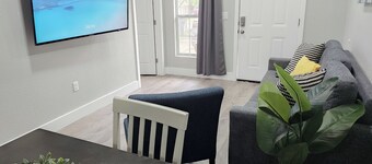 ENTIRE DUPLEX | 2BR | Washer/Dryer | Sleeps 4 | Near Airport