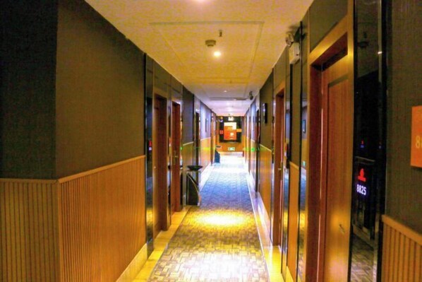 المنشأة من الداخل