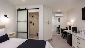 Standard Room, 1 Queen Bed | Premium bedding, down duvets, pillow-top beds, desk