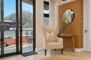 Interior - Beautiful 2 Bedroom Apartment in Heart of CBD (Cape Town)