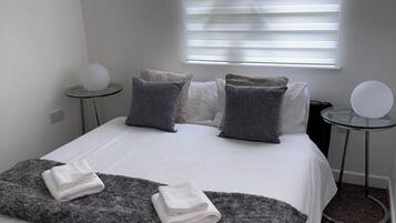 2 bedrooms, iron/ironing board, WiFi, bed sheets