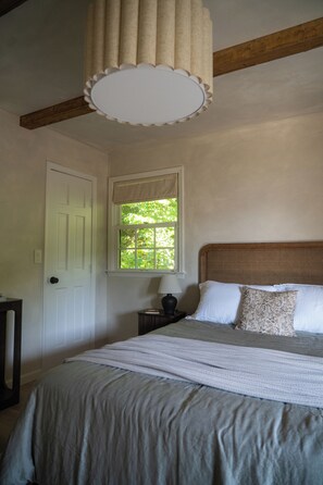 3 bedrooms, desk, iron/ironing board, WiFi