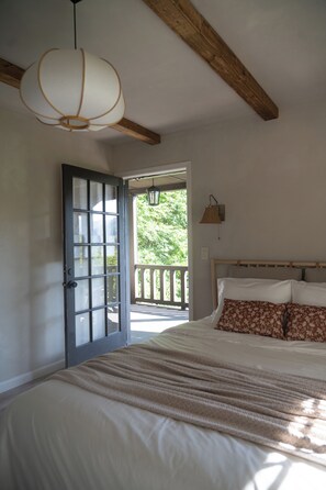 3 bedrooms, desk, iron/ironing board, WiFi