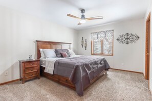 3 bedrooms, iron/ironing board, WiFi, bed sheets