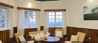 텐트그램 방갈로, 수리야넬리