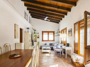 TV, fireplace - Cubo's Valame Coin House Town Center / urban / terrace / free wifi (Coín)