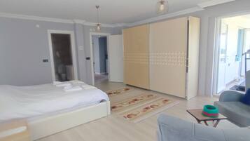 5 Schlafzimmer, Schreibtisch, WLAN, Bettwäsche