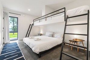 5 bedrooms, WiFi, bed sheets