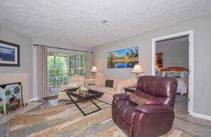 Living area - The 19th Hole- Sleeps 6, The 19th Hole- Near Lake Martin- Sleeps 6- Golf Condo (Dadeville)