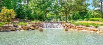 The 19th Hole- Sleeps 6, The 19th Hole- Near Lake Martin- Sleeps 6- Golf Condo