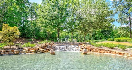 The 19th Hole- Sleeps 6, The 19th Hole- Near Lake Martin- Sleeps 6- Golf Condo