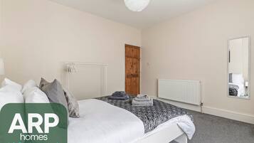 3 bedrooms, iron/ironing board, WiFi, bed sheets