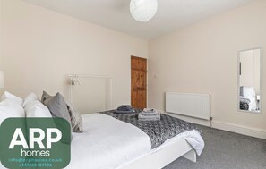 3 bedrooms, iron/ironing board, WiFi, bed sheets