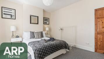 3 bedrooms, iron/ironing board, WiFi, bed sheets