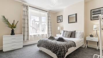 3 bedrooms, iron/ironing board, WiFi, bed sheets