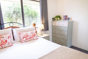 3 bedrooms, iron/ironing board, free WiFi