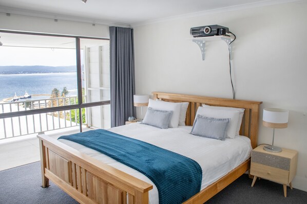 3 bedrooms, iron/ironing board, free WiFi