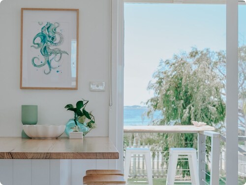 The Bay House - stay, relax and unwind
