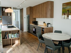 Micro-ondes, four, plaque de cuisson, lave-vaisselle