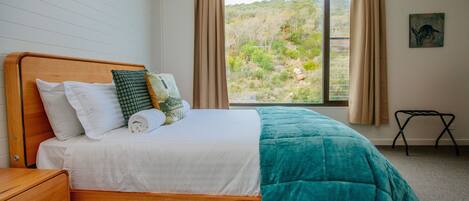 3 bedrooms, iron/ironing board, free WiFi