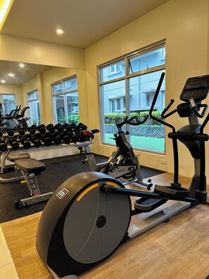 Fitness facility - Cozy condo in Cebu City with gym, pool and WIFI (Cebu City)