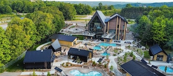 KingBed+Pool+HotTub+Sauna+ pet friendly