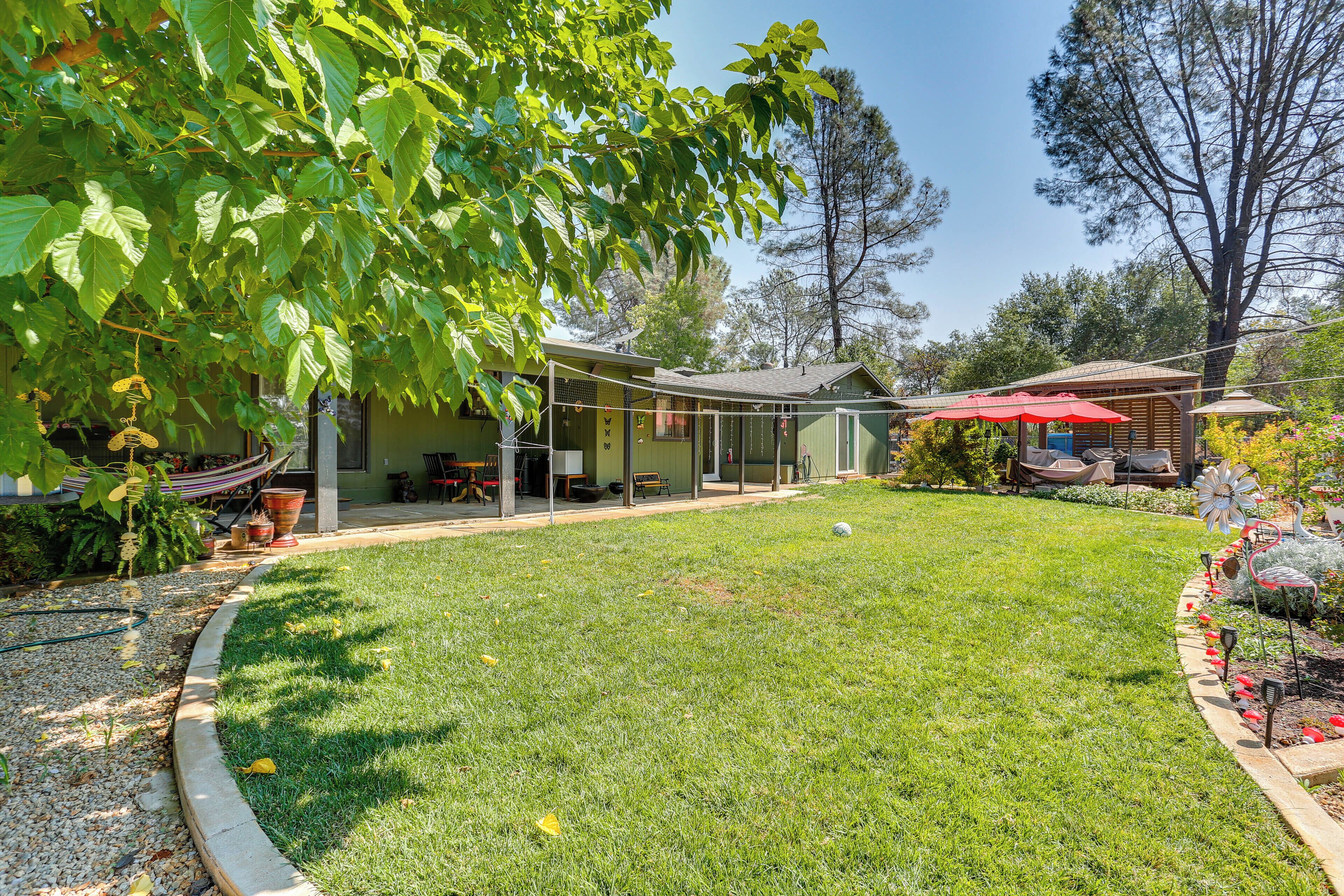 Relaxing Redding Retreat w/ Private Hot Tub!