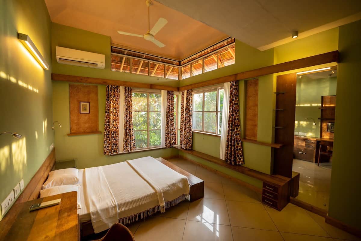 Casa básica, vista al patio | 1 habitación y wifi gratis