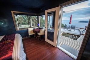 4 bedrooms, WiFi, bed sheets -  360-degree incomparable ocean views. The best viewpoint on Pender Island.  (Pender Island)