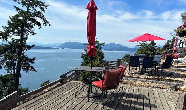 Outdoor dining -  360-degree incomparable ocean views. The best viewpoint on Pender Island.  (Pender Island)