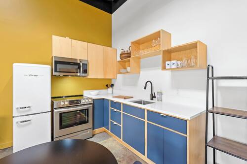 Suite Deluxe | Cocina privada | Nevera en la zona común y microondas en la zona común