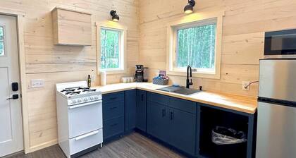 The perfect solution for families or groups, offering ample space and comfort for six in the serene Eklutna Valley.