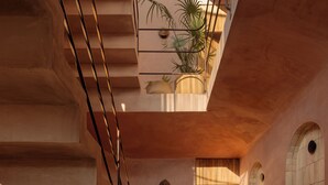 A modern interior with a staircase, potted plants, and a view of the outside. - Hotel Boutique Xiqué (Brisas de Zicatela)