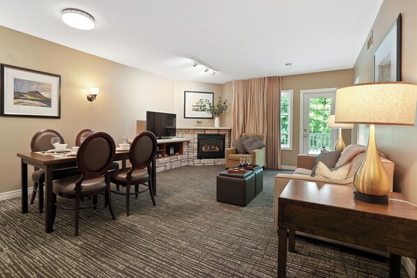 TV, fireplace, stereo