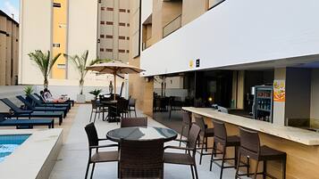 Club-huoneisto | Ulkoruokailutilat